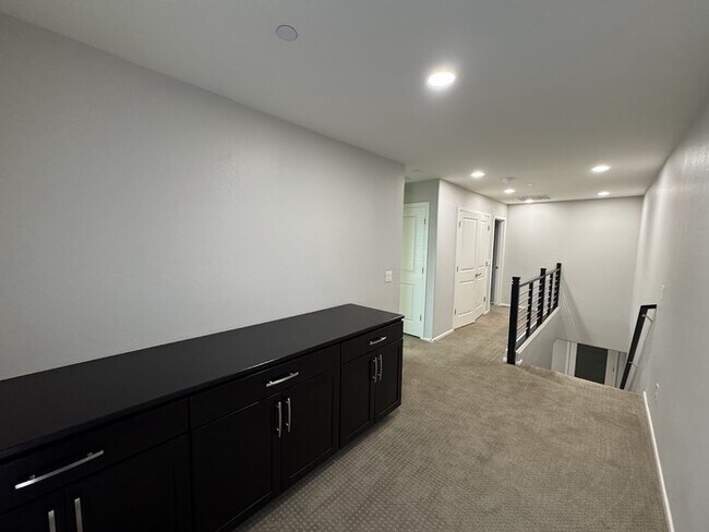 Building Photo - Chandler Luxury Townhome