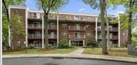 Building Photo - 60 Greentree Ln