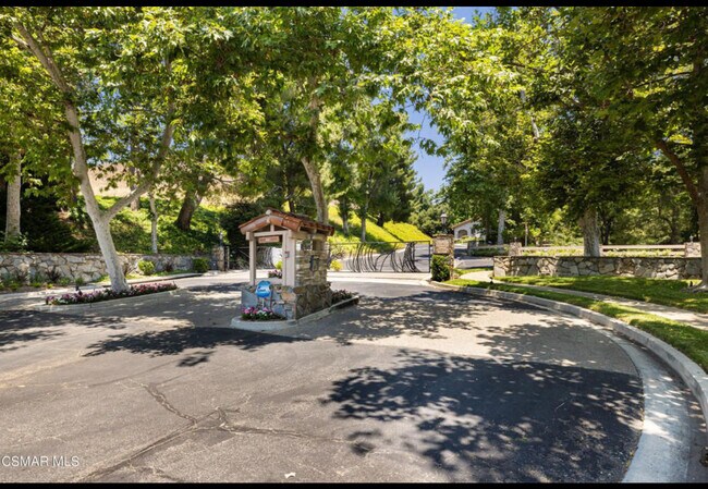 Building Photo - 778 N Valley Dr