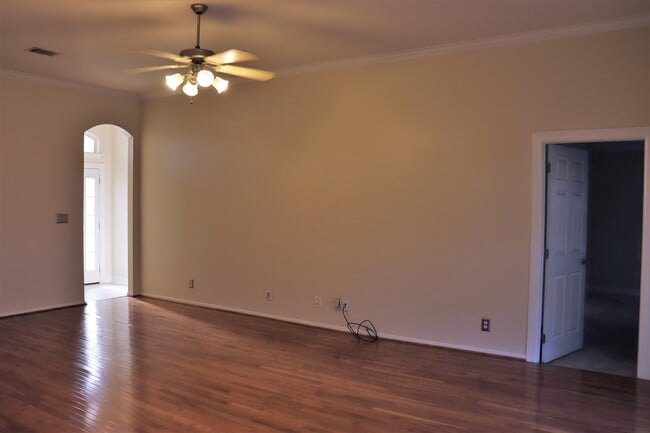 Building Photo - Lovely 3 bedroom 2 bath home for lease in ...