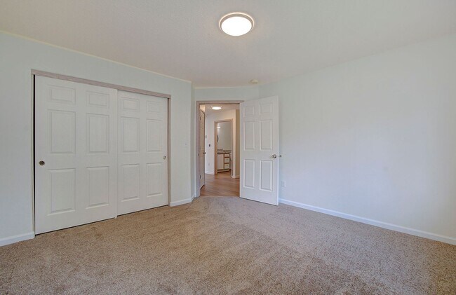 Building Photo - Beautiful Updated 2BR/2BA in 55+ Fisher Landing Community – Available Now!