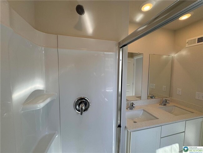 Building Photo - 7666 Clayton Ave