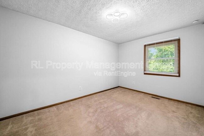 Building Photo - 356 Northview Dr