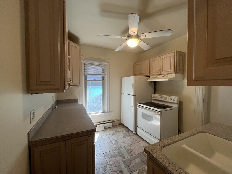 Building Photo - 613 State St