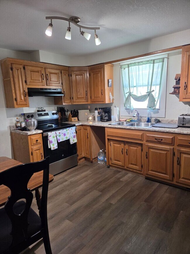 Building Photo - Maryville 37801 - 3 bedroom, 1 bath home - Contact Shelly Gunion (865) 755-7678