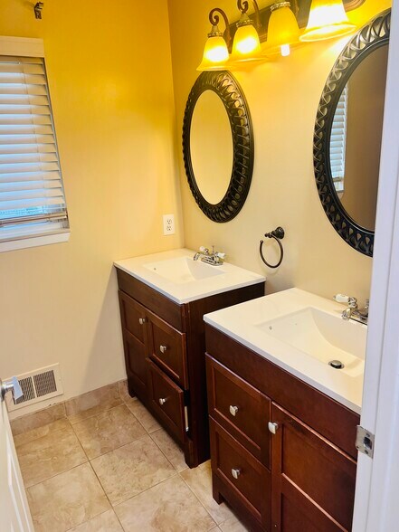 Building Photo - 30244 Southampton Ln