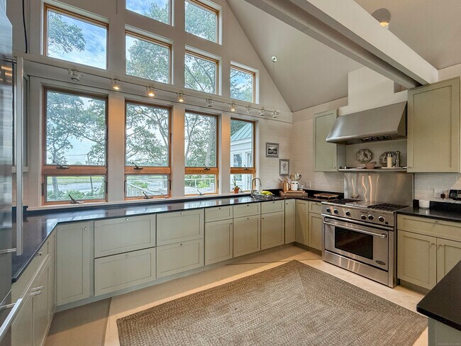 Building Photo - 52 Shorehaven Rd