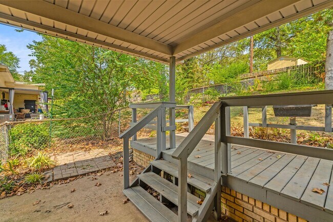 Building Photo - 6412 Chippewa Dr