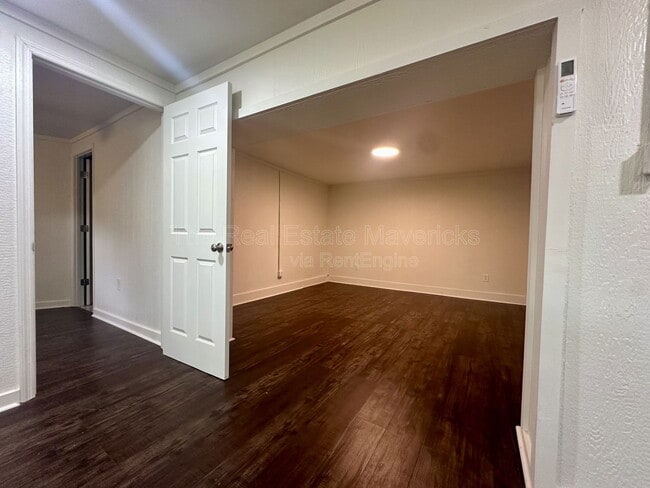 Building Photo - 5640 US-41