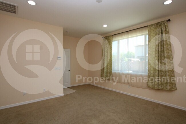 Building Photo - 1465 E Ibis St