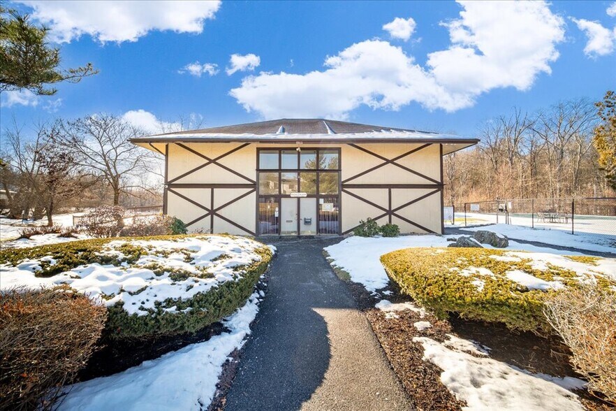 Building Photo - 45 Scarborough Ln