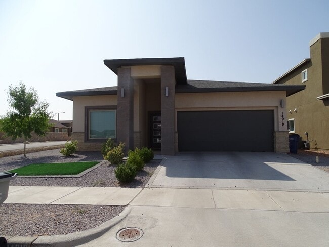 Building Photo - STYLISH EASTSIDE HOME
