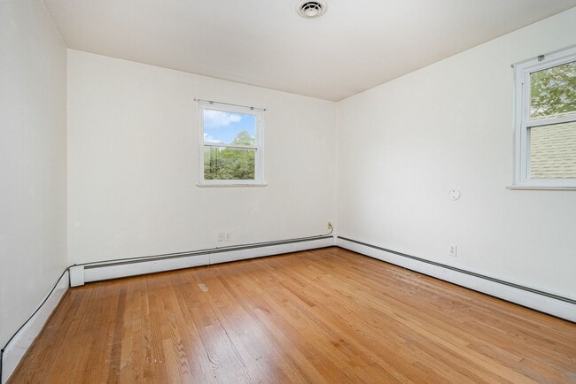 Building Photo - Coming Soon | $2,000/mo | Spacious Split-L...