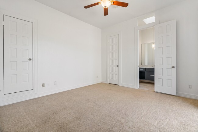 Building Photo - 5602 San Felipe St