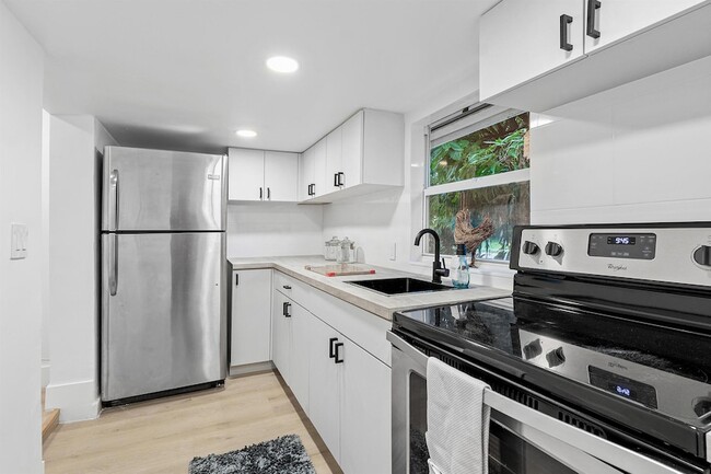 Building Photo - 107 SW 4th Ave