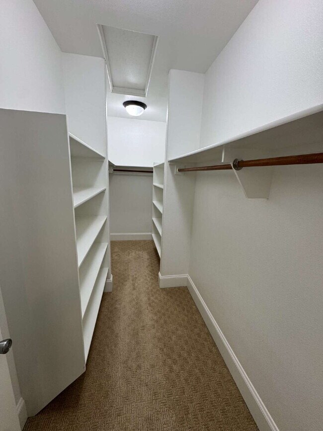 Building Photo - Milwaukie 4-Bedroom Home on Corner Lot, Sp...