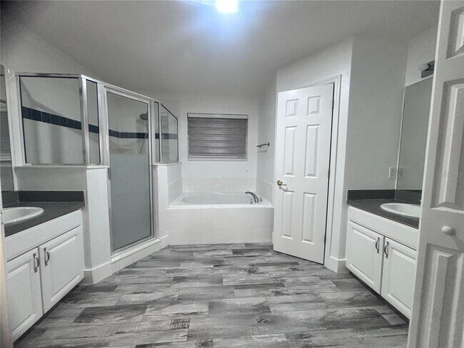 Building Photo - 4733 Cumbrian Lakes Dr