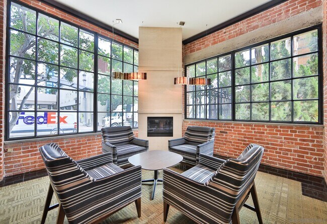 Building Photo - 500 W Harbor Dr