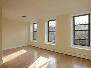 Building Photo - "Charming 1-Bedroom Oasis in the Heart of Brooklyn – Your Perfect Urban Retreat!"