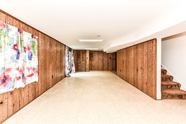 Building Photo - Spacious 4 Bed 2/2 Bath Home with Park-Lik...