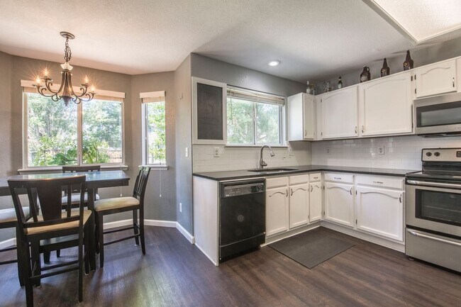 Building Photo - Immaculate 4B/3B in Superior - Available July 5th
