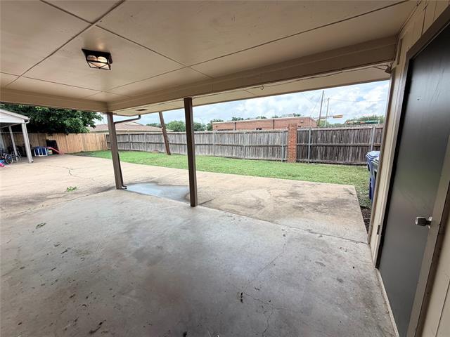 Building Photo - 2412 Lakeview Cir