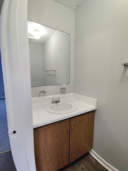 Building Photo - 74 Duiguid Dr