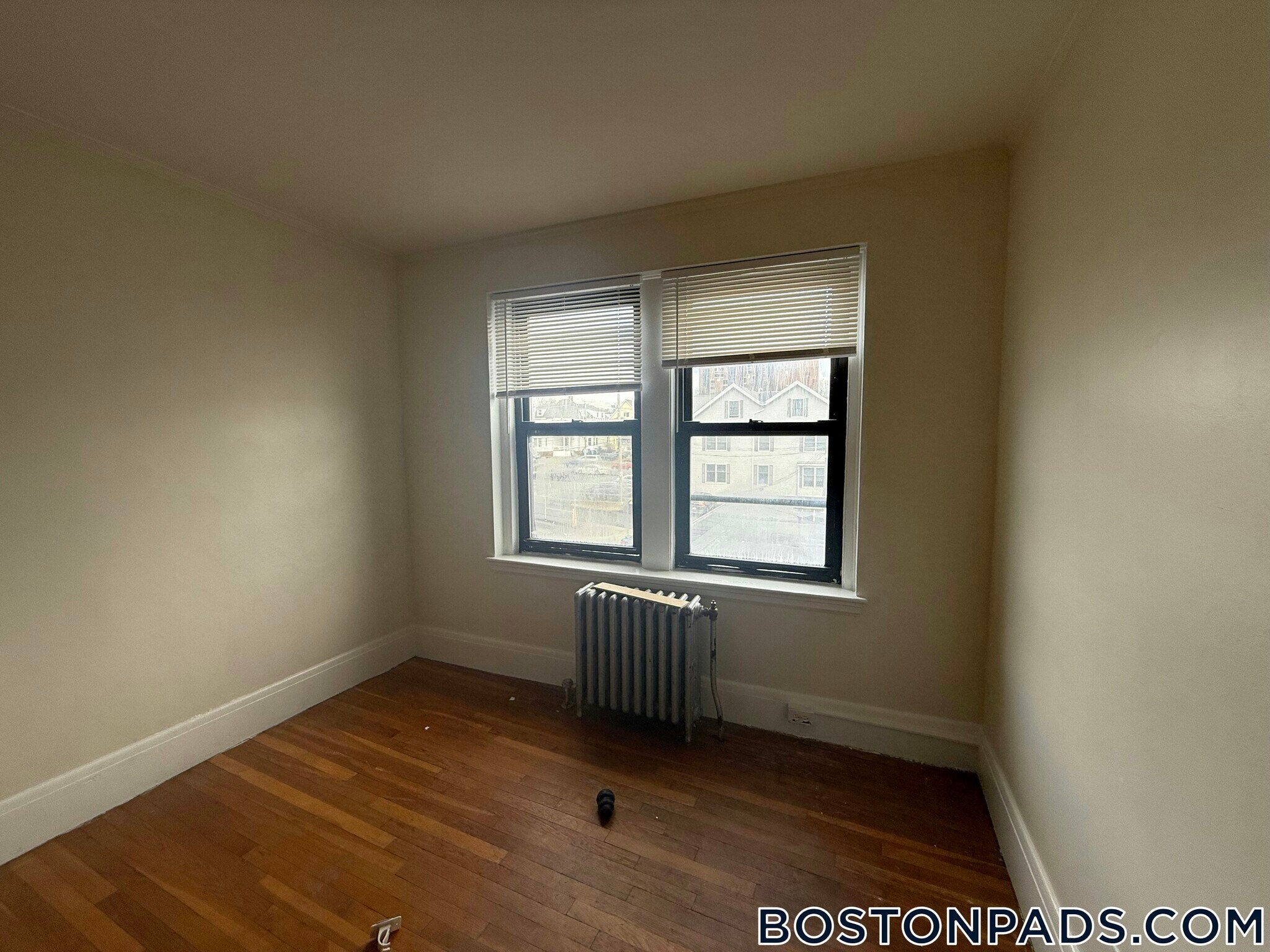 Building Photo - 349 Pleasant St