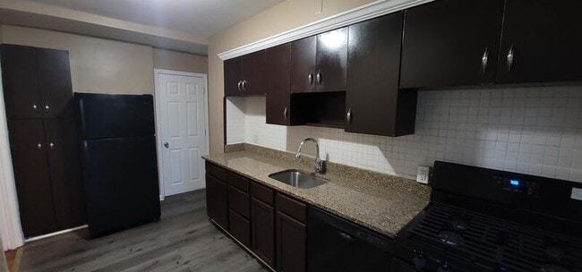 Building Photo - 5928 Hillen Rd