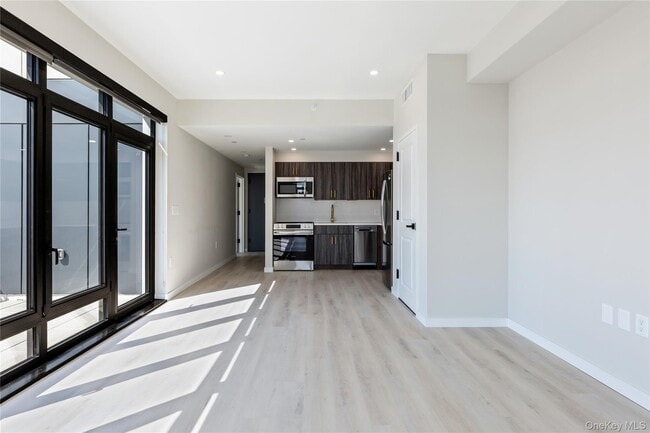 Building Photo - 37-18 Broadway