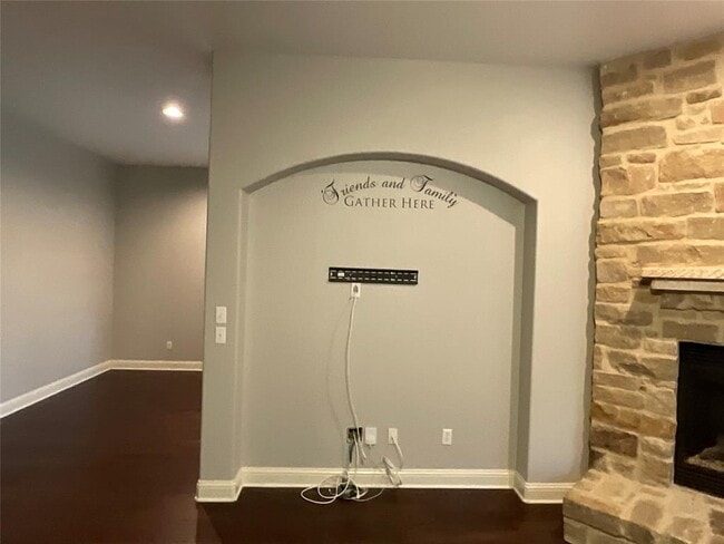 Building Photo - 3928 Crest Ln