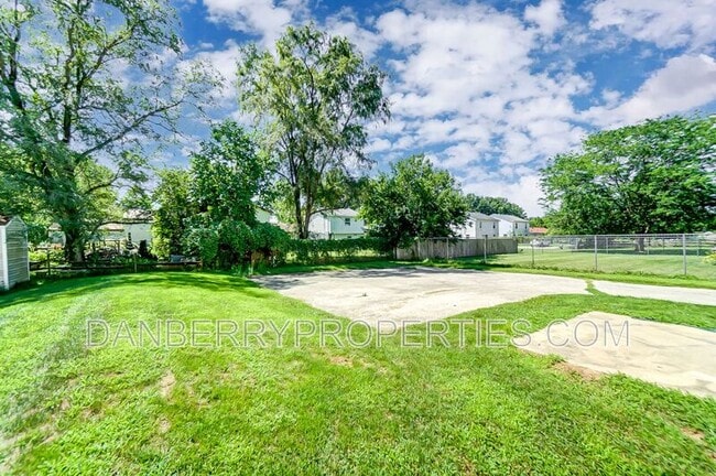 Building Photo - 3571 Turret Green Dr