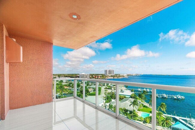 Building Photo - 2650 Lake Shore Dr