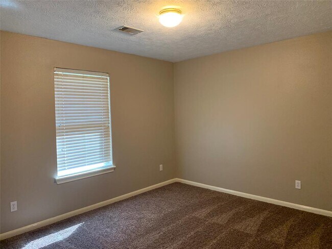 Building Photo - 3504 White Oak Point Dr
