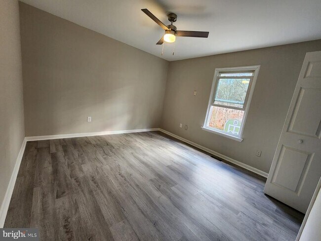 Building Photo - 5625 Reardon Ln