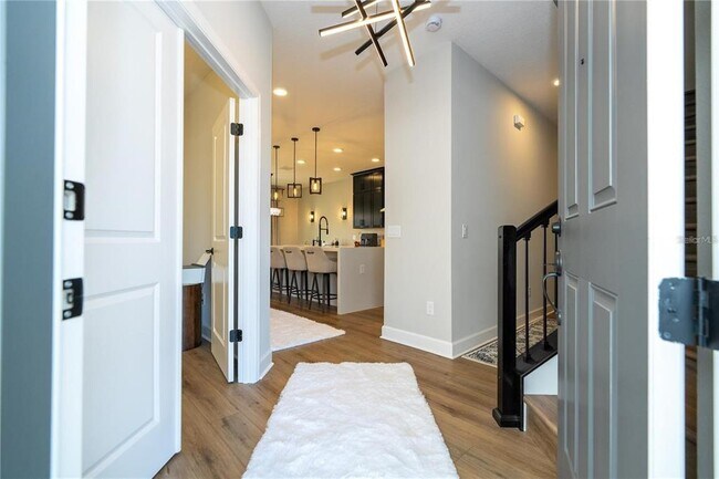 Building Photo - 5090 Shady Pnes Dr