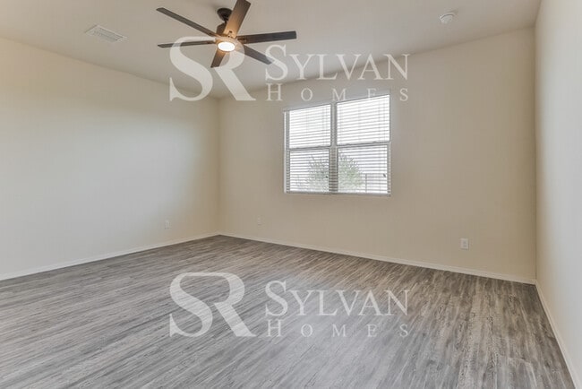 Building Photo - This charming home is ready for your perso...