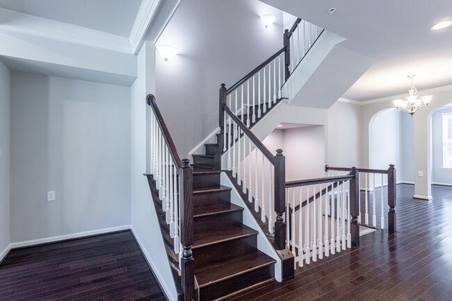 Building Photo - 6913 Country Club Terrace