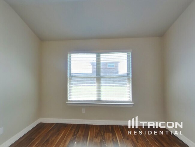 Building Photo - 1504 Rosson Rd