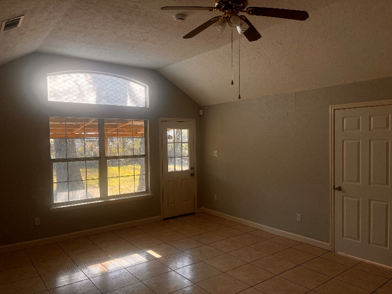 Building Photo - 514 N 5th St