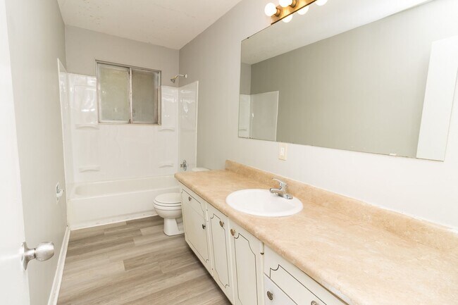 Building Photo - 183 Colony Cir