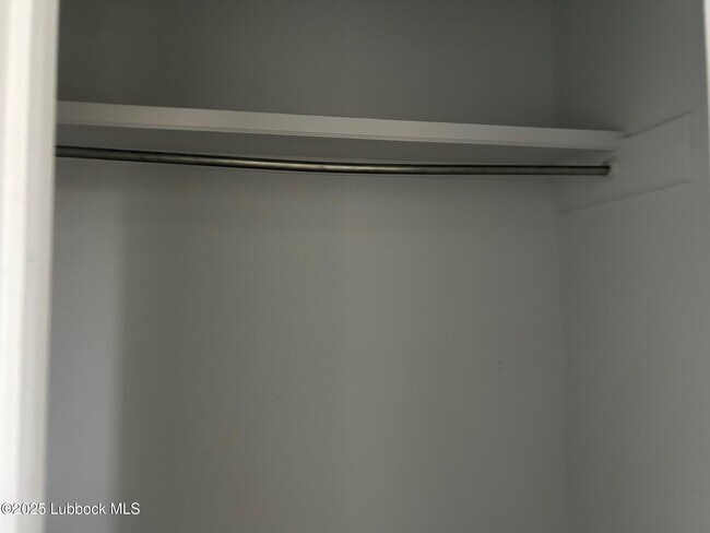 Building Photo - 4630 Erskine St