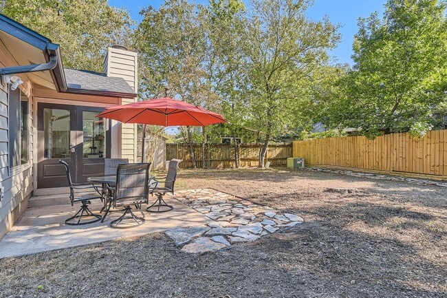 Building Photo - 4910 Pelham Dr
