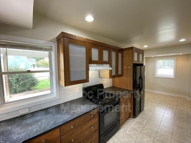 Building Photo - 601 Forbes St