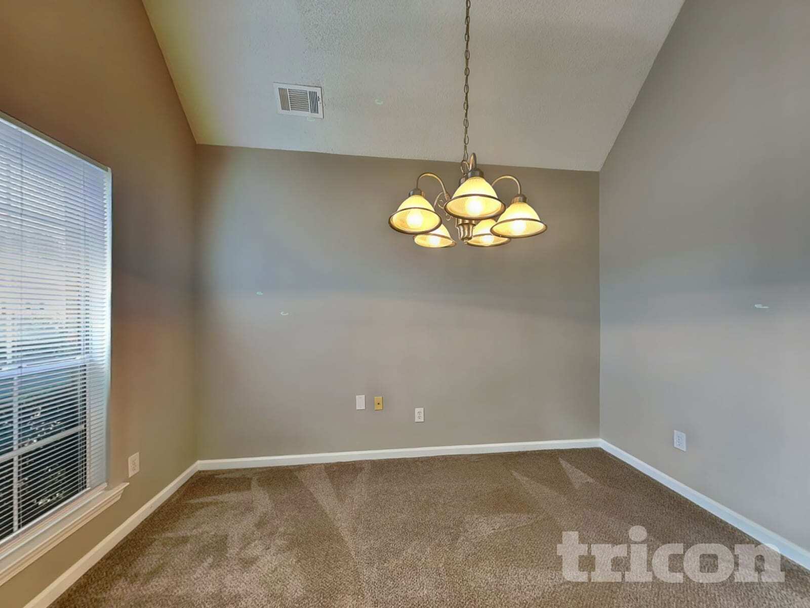 Building Photo - 3715 Longview Dr