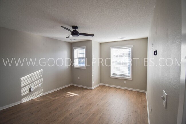 Building Photo - Special:$250 off your first two months of rent. Regular Rent is price $1,745! Modern Ankeny townh...