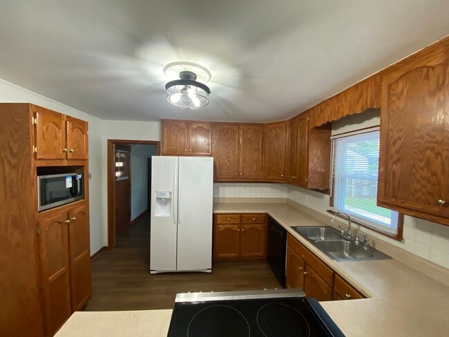 Building Photo - 3 Bedroom/1 Bathroom Home in Midtown Jones...