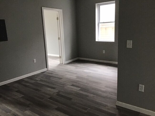 Building Photo - 688 State St