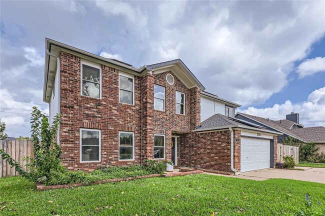 Building Photo - 500 Hawthorn Ln