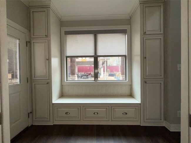 Building Photo - 3815 Holly Ridge Dr